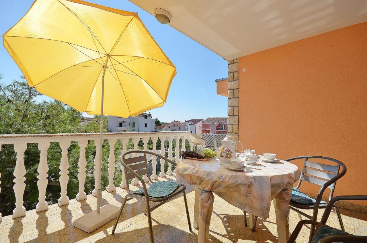 Apartments Miljenka Vodice Eksteriør bilde
