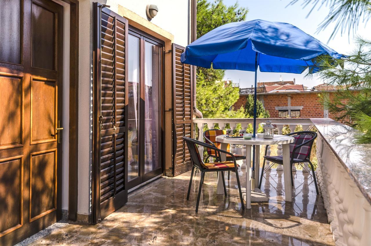 Apartments Miljenka Vodice Eksteriør bilde